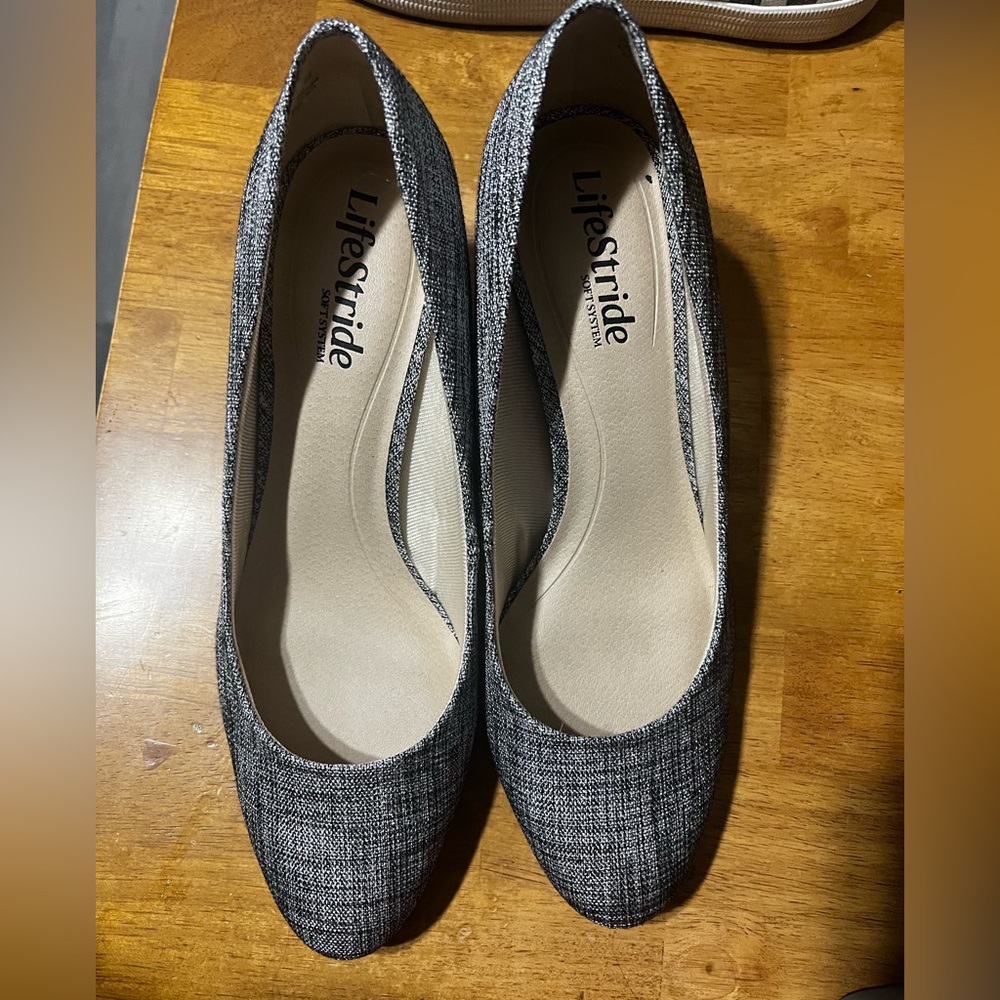 Life Stride Women's Black and White Heels